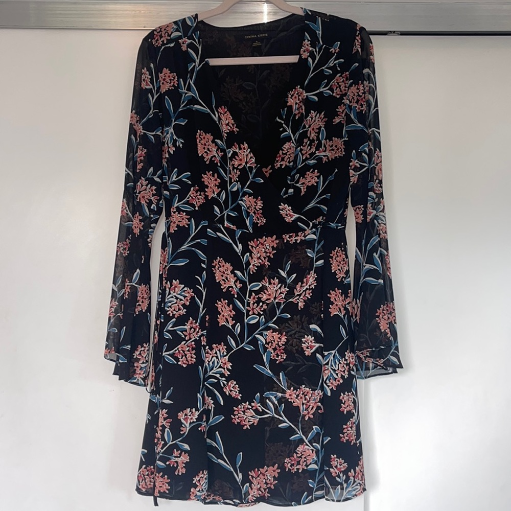 Cynthia Steffe Black Floral Bell Sleeve Wrap Dress Size 10